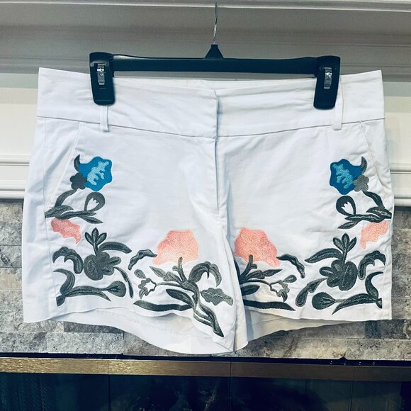 Crown & Ivy White Floral Embroidered Shorts- Women's Size 8 - Picture 1 of 9
